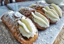 What the eat in Sicily - Cannoli